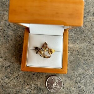 🍁 Vintage 10k Black Hills Tri-Color Solid Gold 3-Leaf Brooch Pin or Pendant EUC